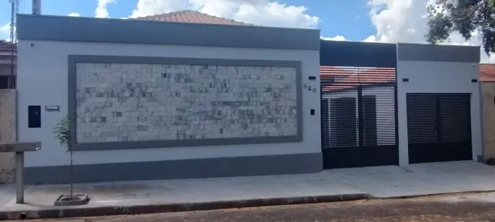 Casa linda , nova, com 2 Dorm. + 1, suíte, 2 vagas de garagem, segura