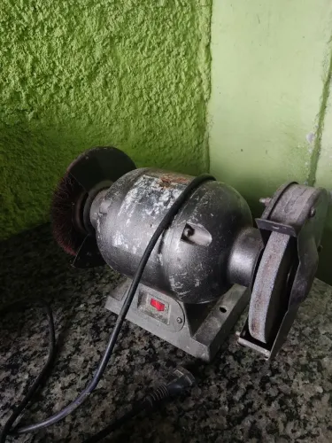 Esmeril com escova e pedra