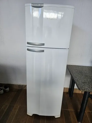 Vendo geladeira Electrolux Fros fre