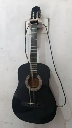 Violão Elétrico, funciona na caixa de som e fora, cordas na altura certa, bem regulado! 12
