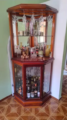 Cristaleira/ bar de canto em Cedro Rosa