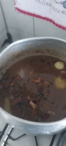 Vendo feijoada