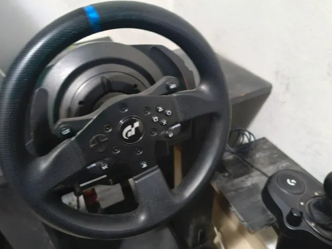 Volante Thrustmaster T300RS GT + Pedais T3PA Pro