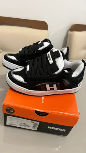 Tênis da hocks