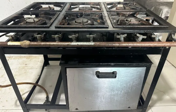Vendo fogão industrial 6 bocas