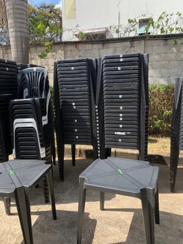 MESA DE PLÁSTICO SEMINOVA PRETA