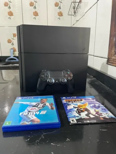 PlayStation 4 (PS4)