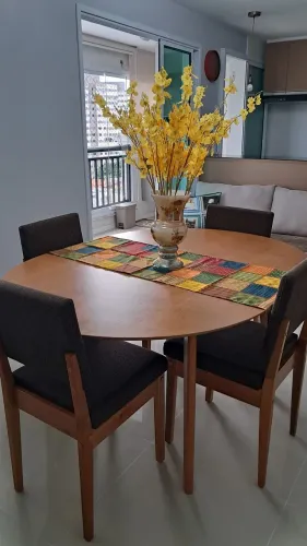Mesa com 4 cadeiras madeira maciça