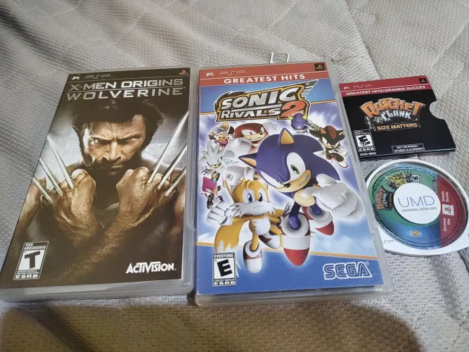 Vendo três jogos originais de psp