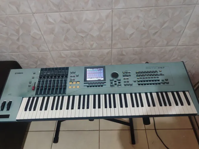 Yamaha Motif XS7 76 Teclas 1gb memória