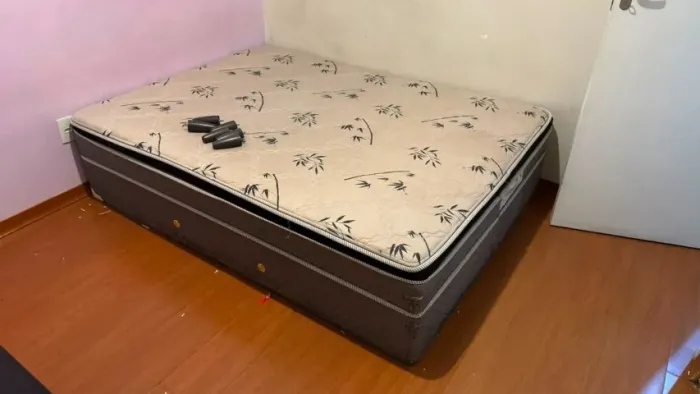 Cama box de casal com colchão fixo