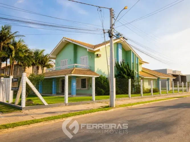 Sobrado de Esquina no Centro: Versatilidade Comercial ou Residencial em Tramandaí
