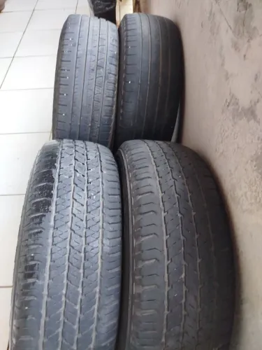 Vendo 04 Pneu 215/65/16