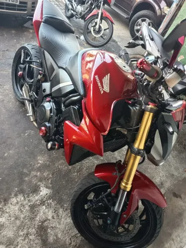 Vendo cb1000R moto em estado de zero sem nada pra fazer pneus zero toda revisada extra