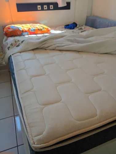 Oportunidade ,vendo cama casal com colchão e guarda roupa em perfeitas condições!
