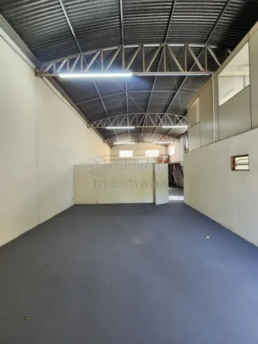 São Francisco, salão comercial com 01 escritório.