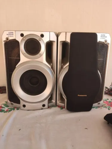 Vendo 2 caixas do som Panasonic sa-ak 28 2300w de potência enxlente estado de conservação 