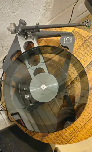 Toca Discos - Rega Planar 8 (P8) 
