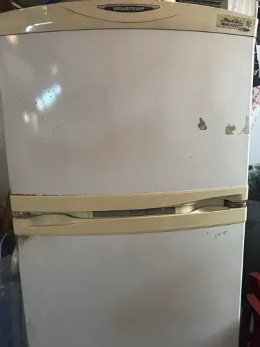 Vende-se geladeira
