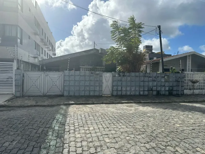 Excelente casa no Treze de Maio (507 m², 5/4, escritório, bem localizada)