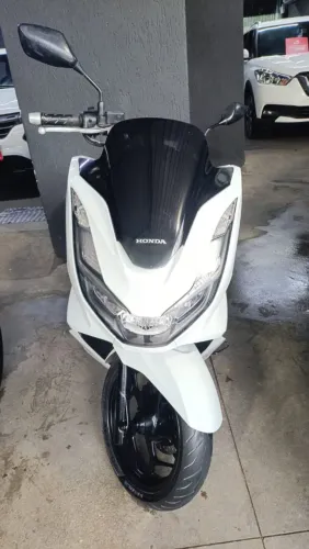 Moto sem detalhes da funilaria, toda revisada 
