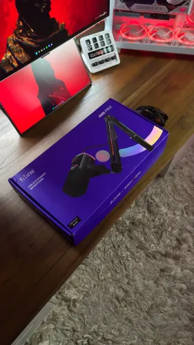 FIFINE AmpliGame AM8PROT - Microfone USB/XLR RGB + Braço