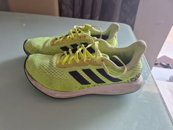 Tênis Adidas verde 