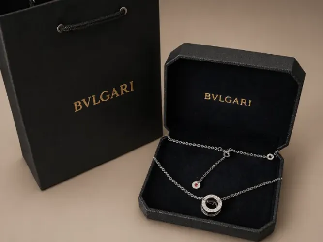 Colar modelo Bvlgari Save the Children com caixa e sacola