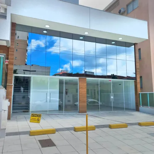 Aluguel de área comercial de 400 m² com elevador privativo e estacionamento no Estreito