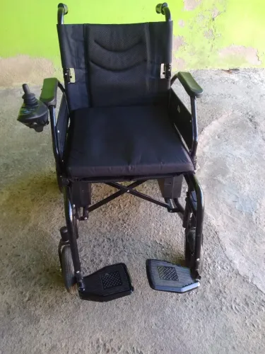 CADEIRA DE RODAS MOTORIZADA DELLAMED À VENDA