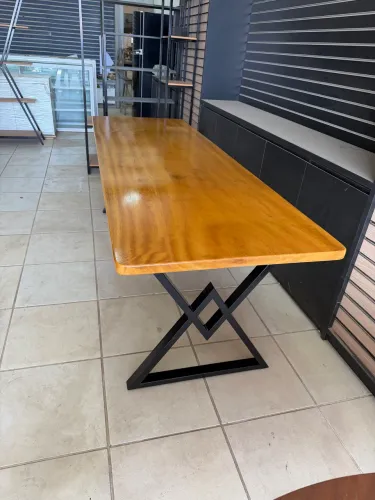 Mesa de madeira e Metalon 2,50 x 0,80
