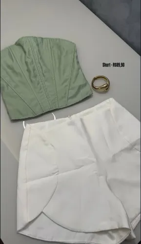 Short branco