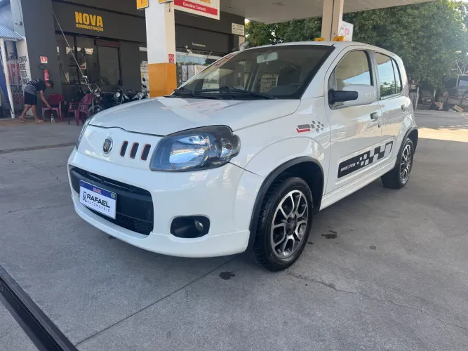 Fiat Uno Sporting 1.4 EVO Fire Flex 8V 4P 2012