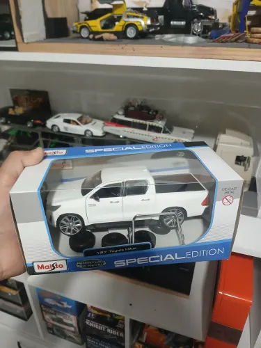 Toyota Hilux 1/27