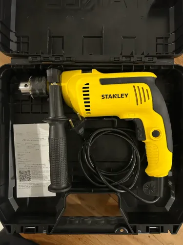 Furadeira de impacto Stanley 710W