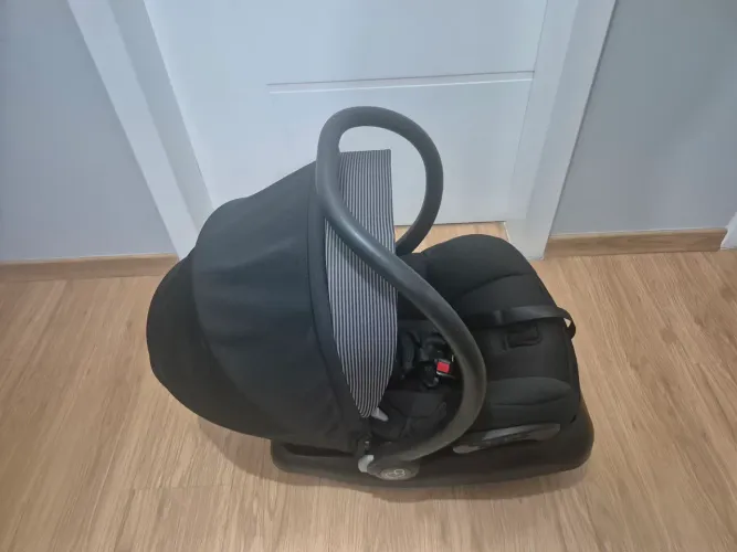 Bebê conforto maxi cosi novinho com isofix