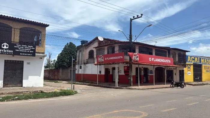 Casa com dois Pontos Comercial na Avenida 