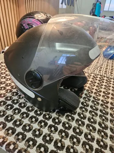 Capacete unissex com pouco uso