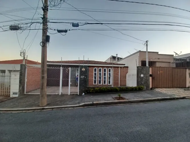 Casa 3 Dormitórios no Bairro Santa Rosalia- Sorocaba SP