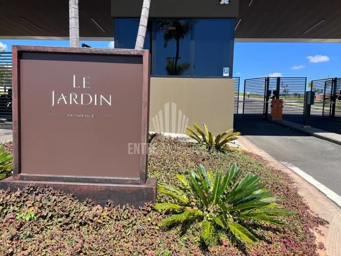 Terreno de esquina no Le Jardin
