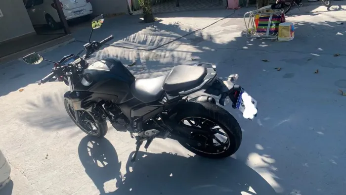 Moto de compra pão zero detalhe tudo original. Nunca caiu só pega e andar e ser feliz.