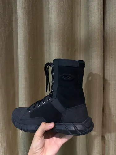 Bota oakley