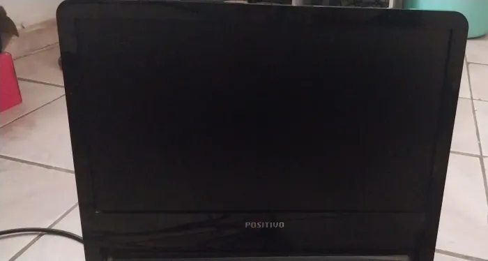 Monitor VGA Positivo| 18,5 Polegadas Fosco|60 Hz| Cabos de Energia e VGA Inclusos