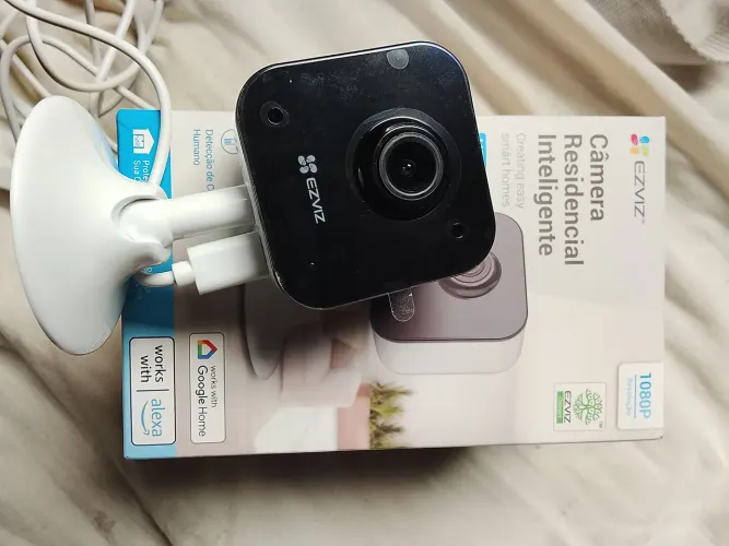 Câmera de segurança WIFI Ezviz H1C Full HD com resolução de 2MP