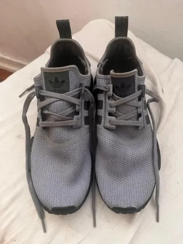 Adidas NMD_R1 Original - Nº 43  Tênis USADO EM OTIMO ESTADO DE CONSERVAÇÃO