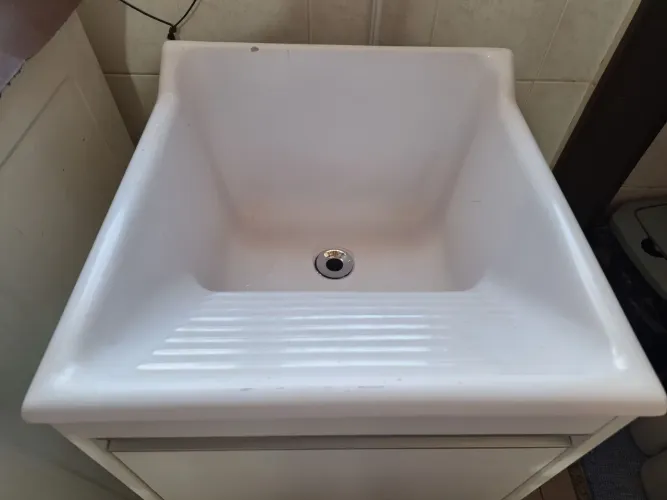 Tanque de marmorite com gabinete