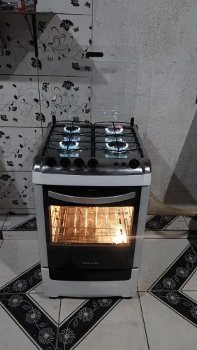 Ótimo fogão Electrolux 4 bocas