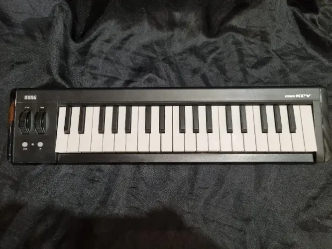 Korg Microkey 37 - Controlador Midi
