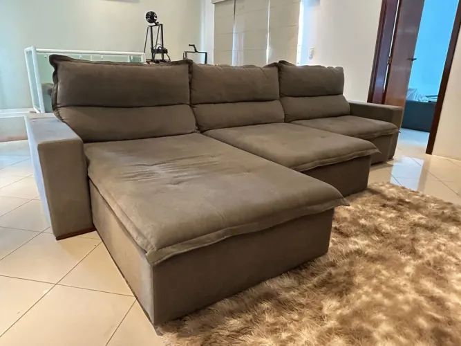 Sofá com chaise