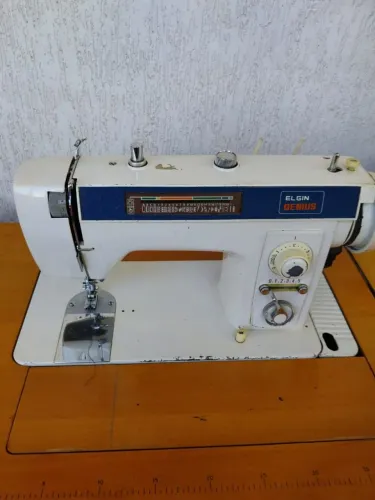Maquina de costura Elgin Gênios com gabinete